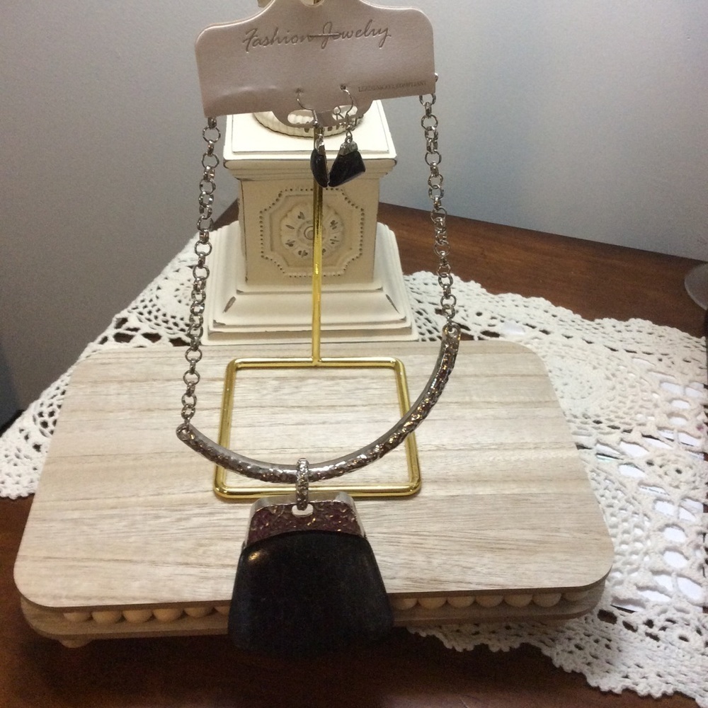 Ladies Necklace/Earrings